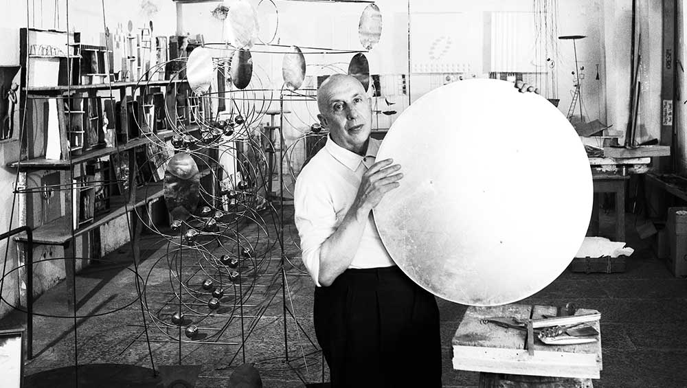 Fausto Melotti in his studio in via Leopardi, Milan (early 1970s). Photo: Ugo Mulas © Ugo Mulas Heirs. All rights reserved.