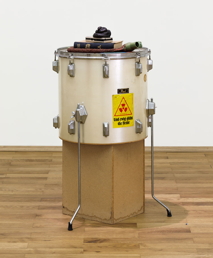 Martin Kippenberger, NO NATI, 1987. Museum für Moderne Kunst (MMK). Photo: Axel Schneider.
