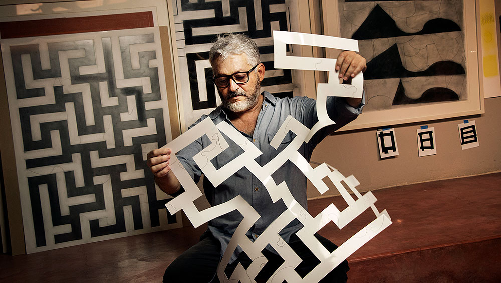 Gustavo Pérez Monzón. Portrait of the artist. Photo: Gabriel Batiz. © The Artist; Courtesy Richard Saltoun Gallery, London.