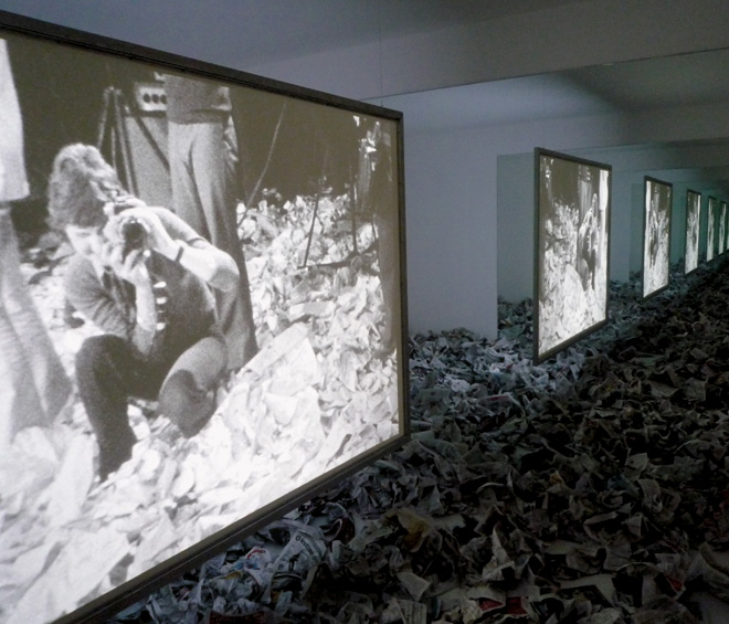 Anthony McCall. Circulation Figures, 1972/2011. Installation view, Serralves Foundation, Portugal, 2011.