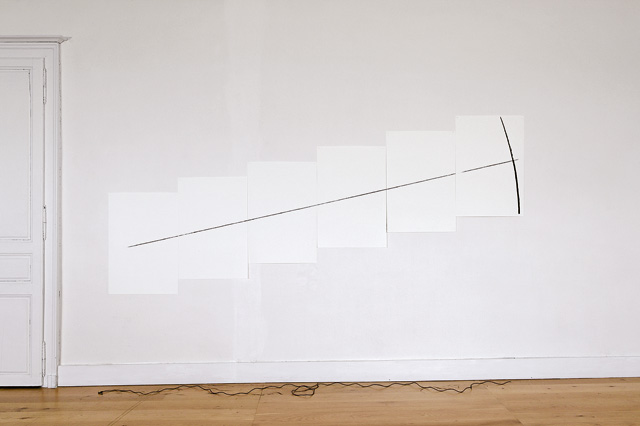 Anthony McCall. Five Minute Drawing, 1974/2007. Musée de Rochechouart, 2007.