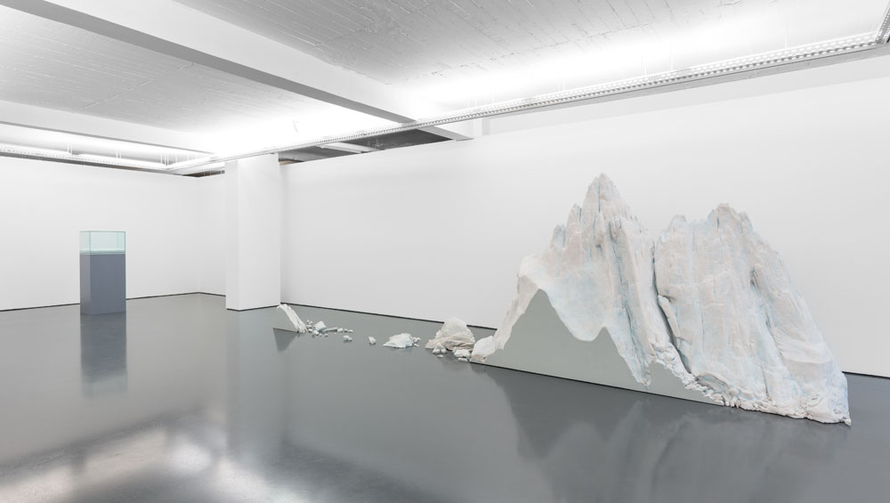 Mariele Neudecker. There is Always Something More Important, 2012.
Fibreglass, spray, plywood, 2-channel video, two 10.2 inches monitors, 207 x 65 x 440 cm. © Bruno Lopes.