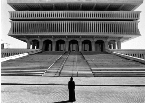 Shirin Neshat. Soliloquy, 1999, Production still. Copyright Shirin Neshat. Courtesy Gladstone Gallery, New York and Brussels.