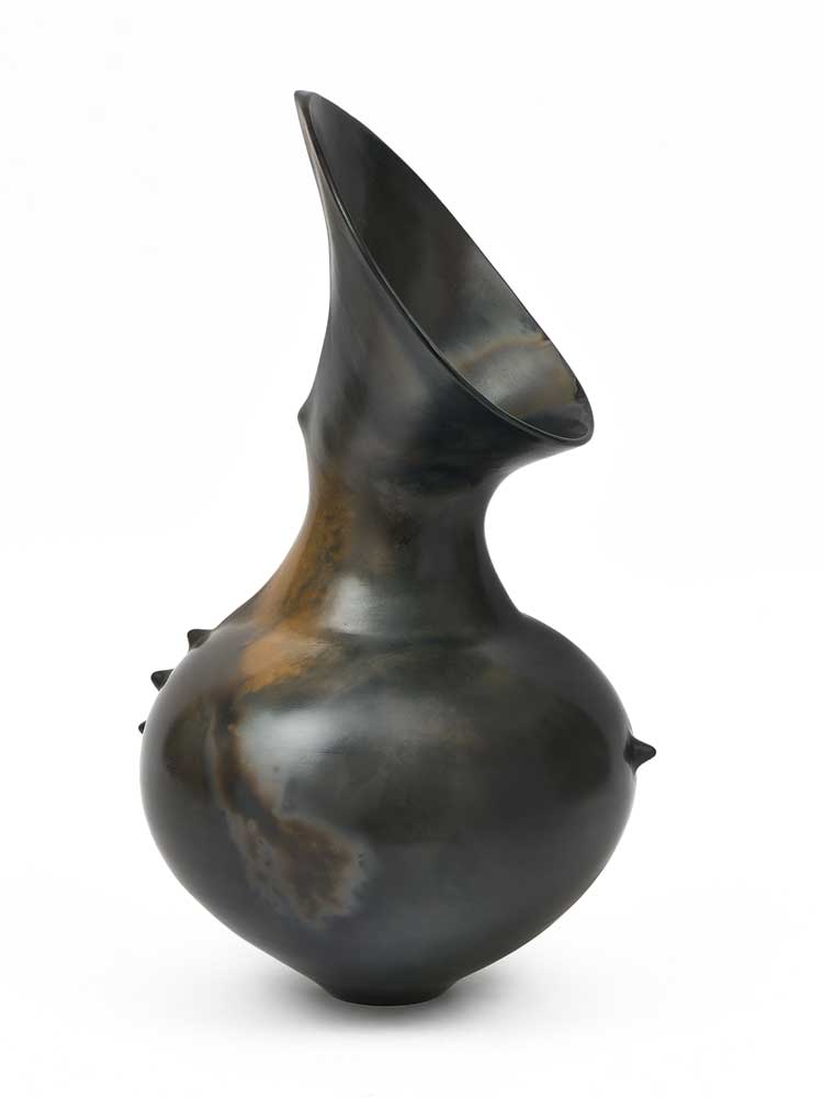 Magdalene Odundo. Untitled, 2023. Ceramics, terracota, 60 x 32 x 32 cm (23 1/2 x 12 1/2 x 12 1/2 in). © Magdalene A.N. Odundo. Courtesy the artist and Thomas Dane Gallery. Photo: David Westwood.