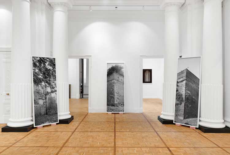 Catherine Opie: Walls, Windows and Blood. Installation view, Thomas Dane Gallery, Naples, 19 September – 18 November 2023. © Catherine Opie. Courtesy the artist, Thomas Dane Gallery and Regen Projects, Los Angeles. Photo: M3Studio.