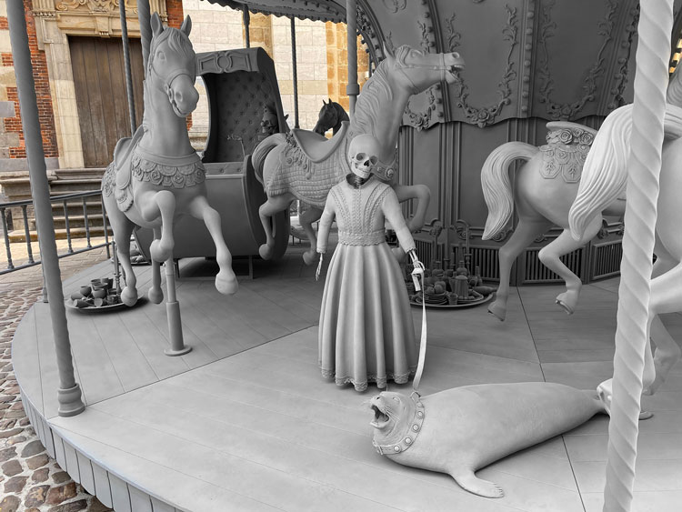 Hans Op de Beeck, Danse Macabre, 2021. Sculptural installation: steel, aluminium, wood, polyester, polyamide, polyurethane, PVC coated nylon, plaster, coating, 950 x 650 x 950 cm. Photo: Studio Hans Op de Beeck, 2021.