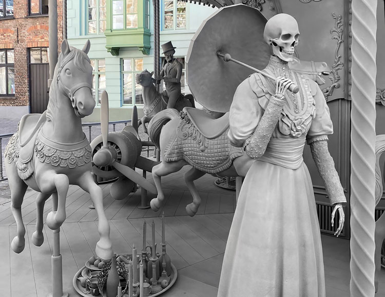 Hans Op de Beeck, Danse Macabre, 2021. Sculptural installation: steel, aluminium, wood, polyester, polyamide, polyurethane, PVC coated nylon, plaster, coating, 950 x 650 x 950 cm. Photo: Studio Hans Op de Beeck, 2021.