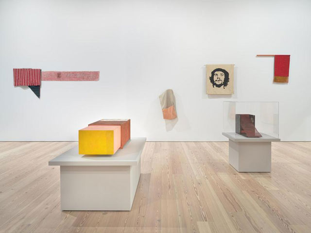 Installation view of Hélio Oiticica: To Organise Delirium (Whitney Museum of American Art, New York, July 14–October 1, 2017). From left to right, top to bottom: P11 Parangolé Cape 7, Sex and Violence, That’s What I Like (P11 Parangolé capa 7, sexo e violência, é isso que me agrada), 1966; B16 Box Bólide 12, Archaeological (B16 Bólide caixa 12, Arqueológico), 1964-65; P31 Parangolé Cape 24, Escrerbuto, 1972; P20 Parangolé Cape 16, Guevarcália (P20 Parangolé capa 16, Guevarcália), 1968; B33 Box Bólide 18, Homage to Cara de Cavalo (B33 Bólide caixa 18 Homenagem á Cara de Cavalo), 1965-66; P2 Parangolé Flag 1 (P2 Parangolé bandeira 1), 1964. Photograph by Ron Amstutz