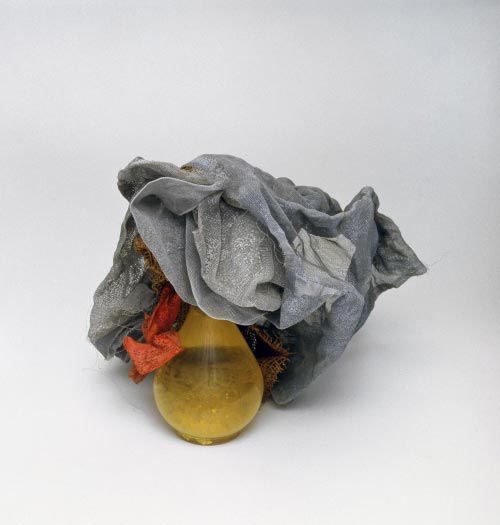 Hélio Oiticica. B17 Glass Bólide 05,‘Homenagem a Mondrian’, 1965. Oil with polyvinyl acetate emulsion on nylon mesh and burlap; glass; paint. César and Claudio Oiticica Collection, Rio de Janeiro. (c) Projeto Hélio Oiticica, Rio de Janeiro