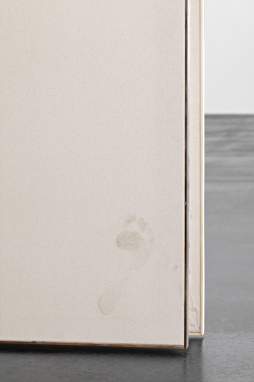 David Ostrowski. F (Musik ist Scheisse), 2014. Lacquer and dirt on canvas, wood, 400 x 350 cm (157.48 x 137.8 in) (detail). © David Ostrowski. Photograph: Hans-Georg Gaul. Courtesy of the Artist and Peres Projects, Berlin.