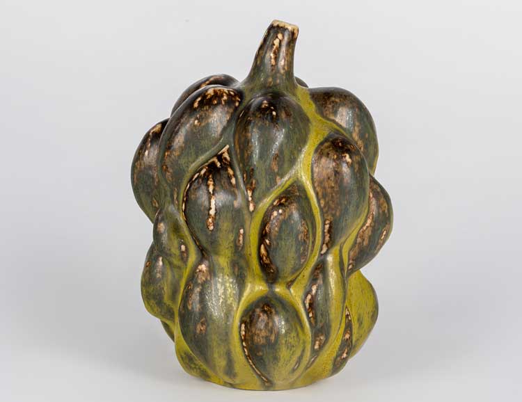 Axel Salto, Vase, 1946. Solfatara glaze. H: 22,5 cm. The Tangen Collection/Kunstsilo. Photo: Even Askildsen / Kunstsilo. © Axel Salto/VISDA.