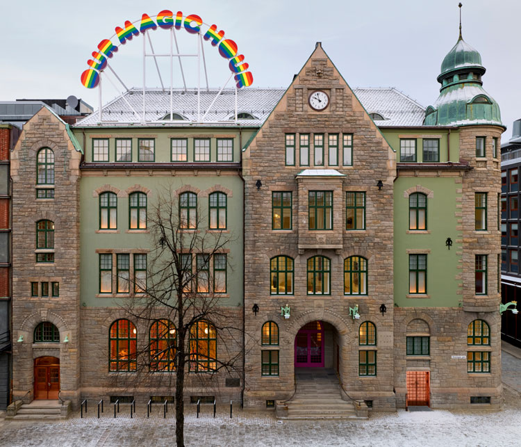 PoMo, Trondheim 2025. © India Mahdavi, Paris / Erik Langdalen Arkitektkontor, Oslo. Ugo Rondinone, our magic hour, 2003. PoMo Collection. © Ugo Rondinone. Photo: Valérie Sadoun.