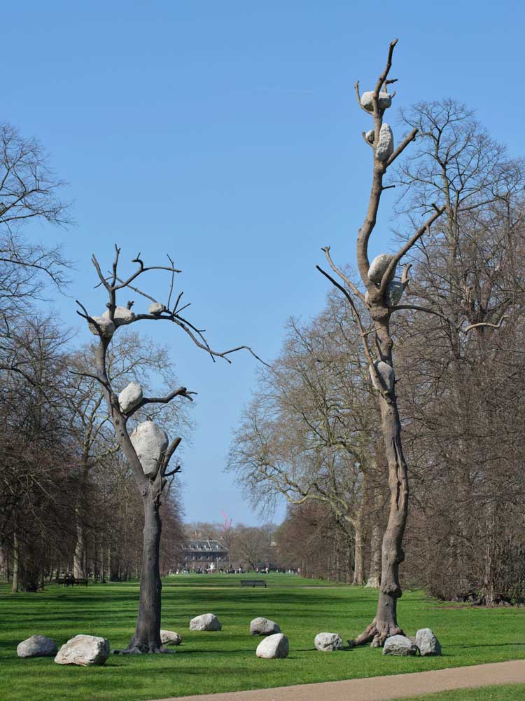 Giuseppe Penone, Idee di pietra (Ideas of Stone), 2010–24. Bronze and river stones. © Photo: George Darrell. Courtesy Giuseppe Penone and Serpentine.