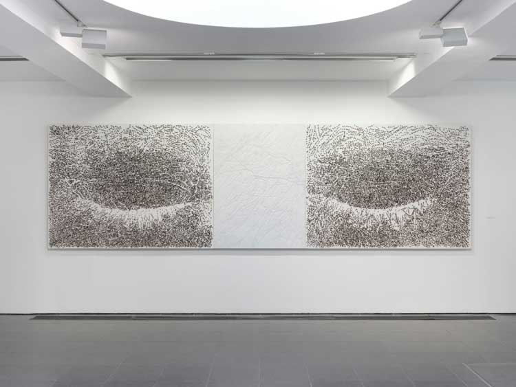 Giuseppe Penone, A occhi chiusi (With Eyes Closed), 2009. Acrylic, glass microspheres, acacia thorns on canvas, and white Carrara marble. © Photo: George Darrell. Courtesy Giuseppe Penone and Serpentine.