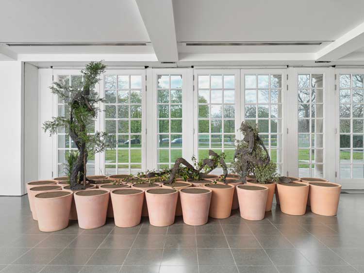 Giuseppe Penone, Gesti vegetali (Vegetal Gestures), 1983. Bronze, plants, soil, and pots. © Photo: George Darrell. Courtesy Giuseppe Penone and Serpentine.