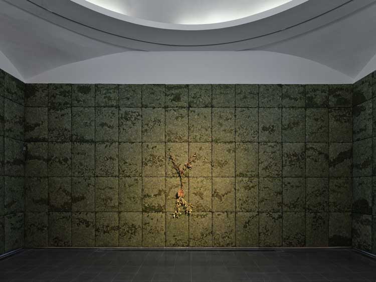 Giuseppe Penone, Respirare l’ombra (To Breathe the Shadow), 2000. Metal grids, laurel leaves, and bronze. © Photo: George Darrell. Courtesy Giuseppe Penone and Serpentine.
