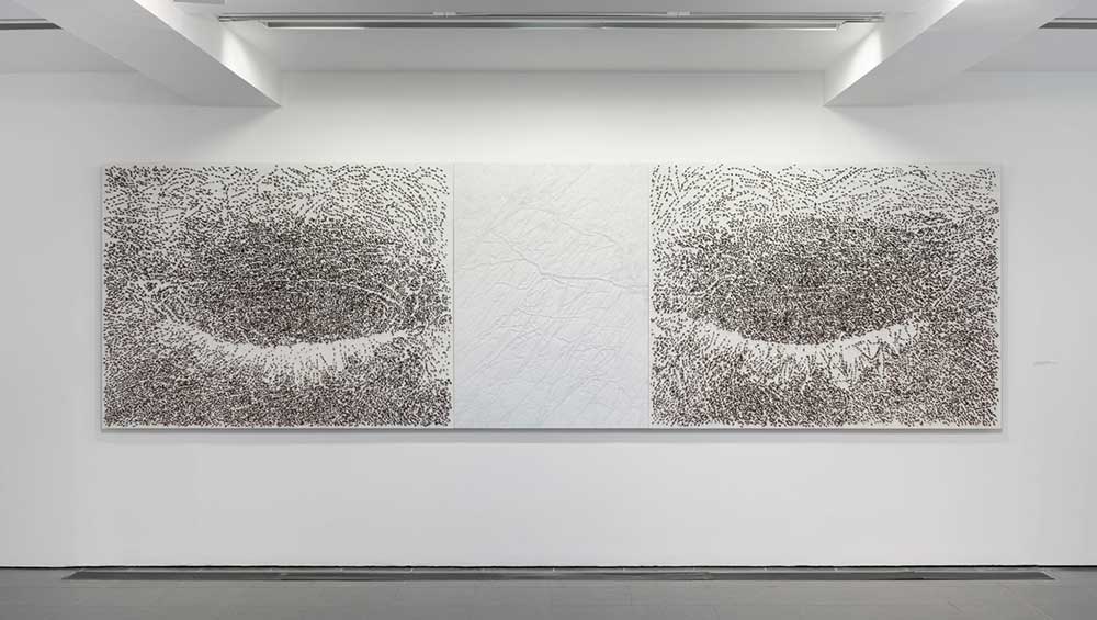 Giuseppe Penone, A occhi chiusi (With Eyes Closed), 2009. Acrylic, glass microspheres, acacia thorns on canvas, and white Carrara marble. © Photo: George Darrell. Courtesy Giuseppe Penone and Serpentine.