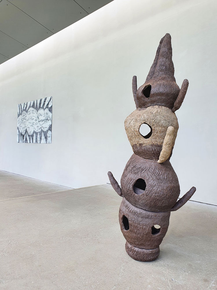 Nicholas Pope. Medium Weird, 2020. Fired stoneware, 142 x 45 x 36 cm. © The Artist, Courtesy: New Art Centre, Wiltshire & The Sunday Painter.