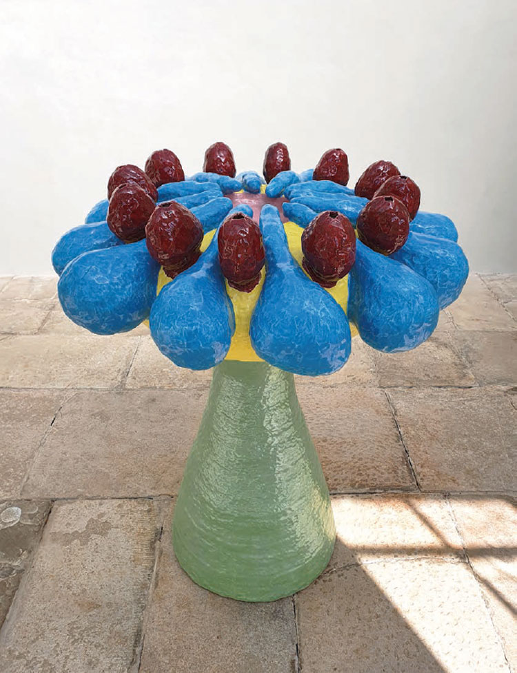 Nicholas Pope. Apostles Piss Font, 1995. Glazed ceramic, 116 x 91 x 91 cm. © The Artist, Courtesy: New Art Centre, Wiltshire & The Sunday Painter.