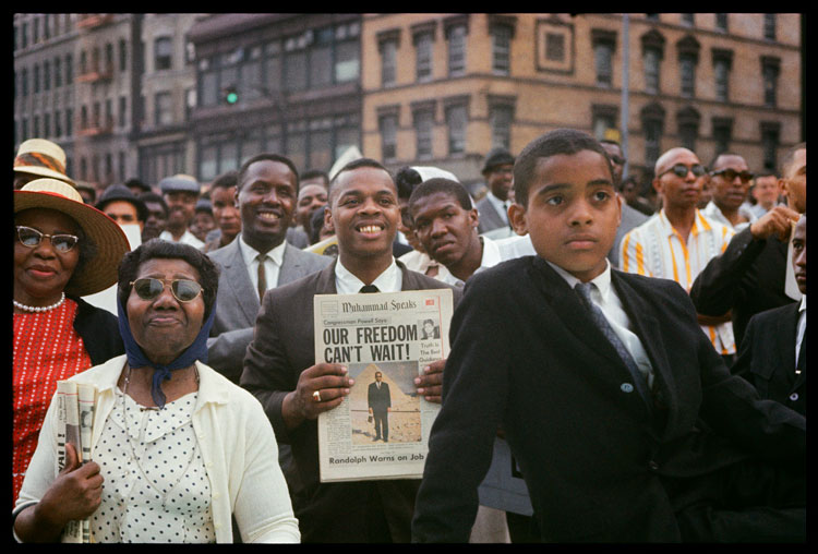 Gordon Parks. Untitled, Harlem, New York, 1963. Courtesy of The Gordon Parks Foundation, New York and Alison Jacques Gallery, London. © The Gordon Parks Foundation.