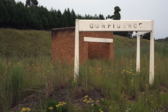 Roger Palmer. SPOOR, GOST Books, 2019, (Confidence, Mpumalanga, 2016).