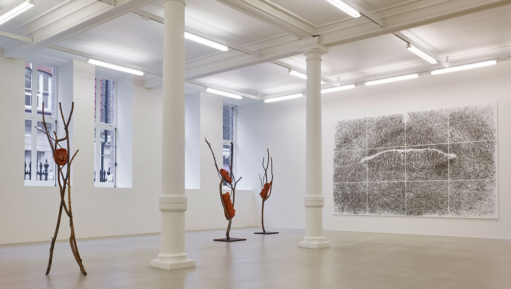 Left and centre: Gisueppe Penone, Five works from Indistinti confine, 2012-13. Marble, bronze, dimensions variable. Right: Giuseppe Penone, Dafne, 2015. Bronze, 287 x 116 x 100 cm. Courtesy of Marian Goodman Gallery.