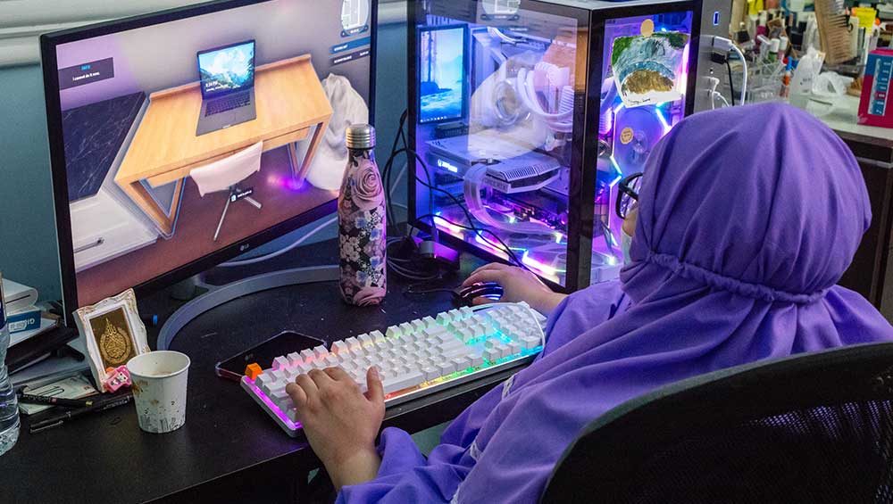 Farah Al Qasimi, Anood Playing House Flipper, 2023. Courtesy of the artist.
