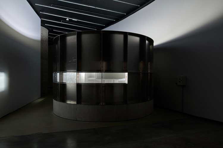 Lucy Raven, Hardpan, 2025. Installation view, The Curve, 9 October 2025 – 4 January 2026. © Jo Underhill, Barbican Art Gallery.