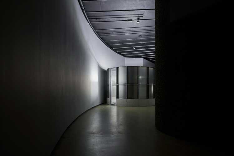 Lucy Raven, Hardpan, 2025. Installation view, The Curve, 9 October 2025 – 4 January 2026. © Jo Underhill, Barbican Art Gallery.