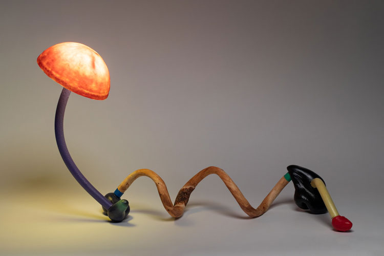 Mika Rottenberg, Lampshare, 2024. Milled reclaimed household plastic and bittersweet vines. Lighting component: batteries, resin, and electric hardware, 45.7 x 76.2 x 27.9 cm (18 x 30 x 11 in). Photo: Pete Mauney. © Mika Rottenberg, courtesy the artist and Hauser & Wirth.