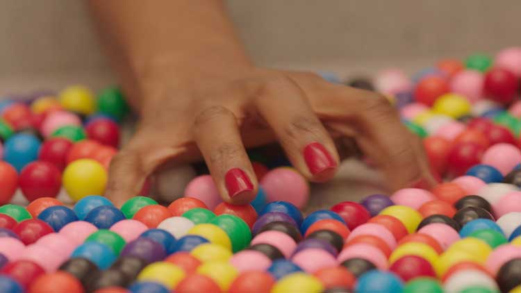Mika Rottenberg, Spaghetti Blockchain (Video Still), 2019. 4k video installation with 7.1 surround sound, colour; 18:15 min. Dimensions variable. © Mika Rottenberg, courtesy the artist and Hauser & Wirth.