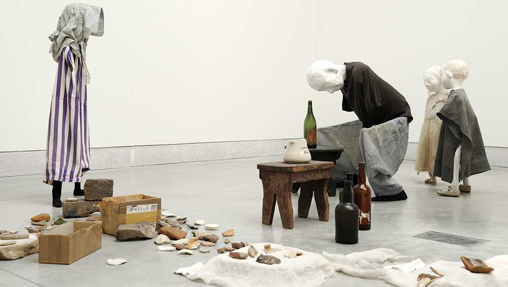 Cathy Wilkes. Untitled (Possil, at Last), 2013. Courtesy of The Artist and The Modern Institute/Toby
Webster Ltd., Glasgow. Photo: Cristiano Corte.