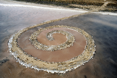 Robert Smithson. Spiral Jetty, 1970.
Great Salt Lake, Utah. © Estate of Robert Smithson/DACS, London/VAGA, New York 2009.
Image courtesy James Cohan Gallery, New York.
Collection: DIA Center for the Arts, New York. Photo: Gianfranco Gorgoni.