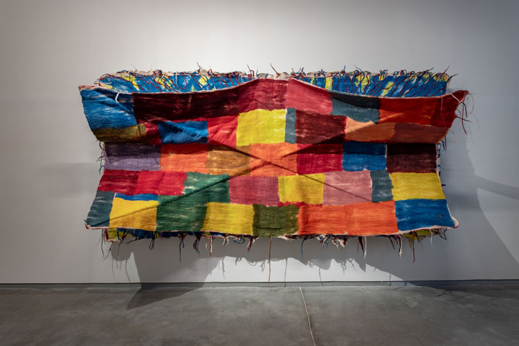Sagarika Sundaram. Four Pockets, 2024. Hand dyed wool, wire, 63 x 132 x 19 in (160 x 335.3 x 48.3 cm). Photo courtesy Nature Morte gallery.