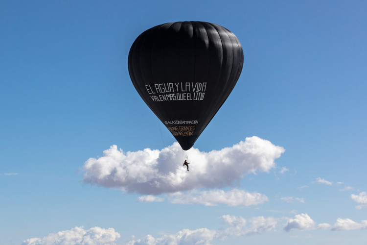 On 25 January 2020, 32 world records, recognised by FAI were set by Aerocene with Leticia Noemi Marques, flying with the message 'Water and Life are Worth More than Lithium' written with the communities of Salinas Grandes and Laguna de Guayatayoc, Jujuy, Argentina. This marks the most sustainable flight in human history. Fly with Aerocene Pacha, a project by Tomás Saraceno for an Aerocene era, was produced by the Aerocene Foundation and Studio Tomás Saraceno. Supported by Connect, BTS, curated by DaeHyung Lee.