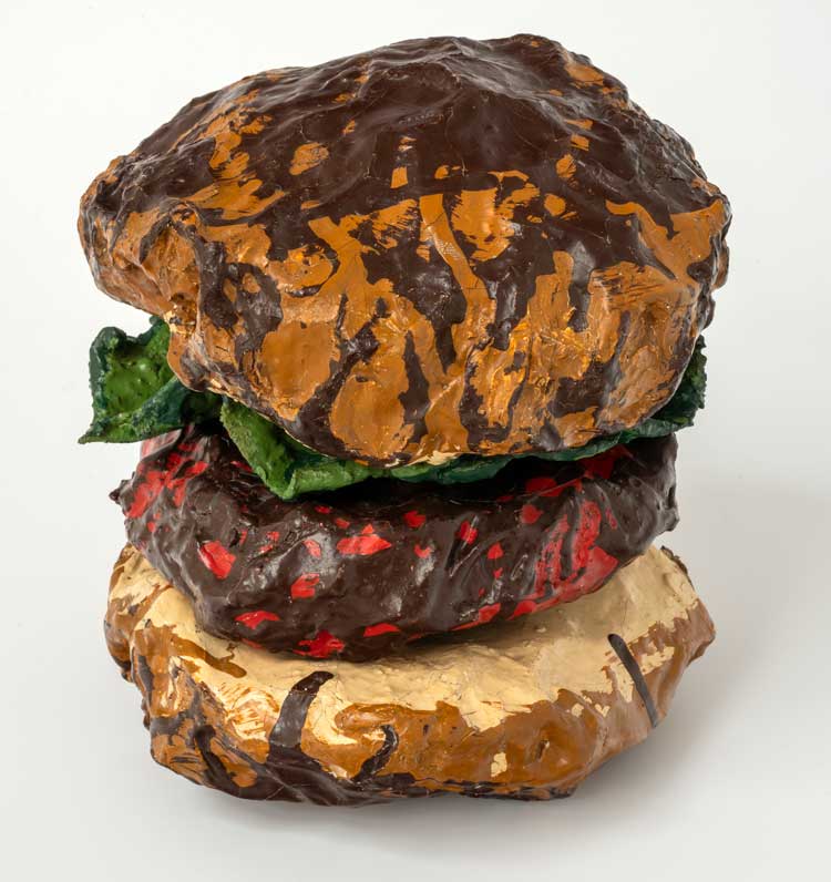 Sturtevant, Oldenburg store object, Hamburger and Lettuce on Plate, 1967. Chicken wire, cloth, plaster, enamel, 18 x 16 cm (7.09 x 6.3 in) (diameter). © Estate Sturtevant, Paris. Photo: Charles Duprat. Courtesy Thaddaeus Ropac, London · Paris · Salzburg · Seoul.