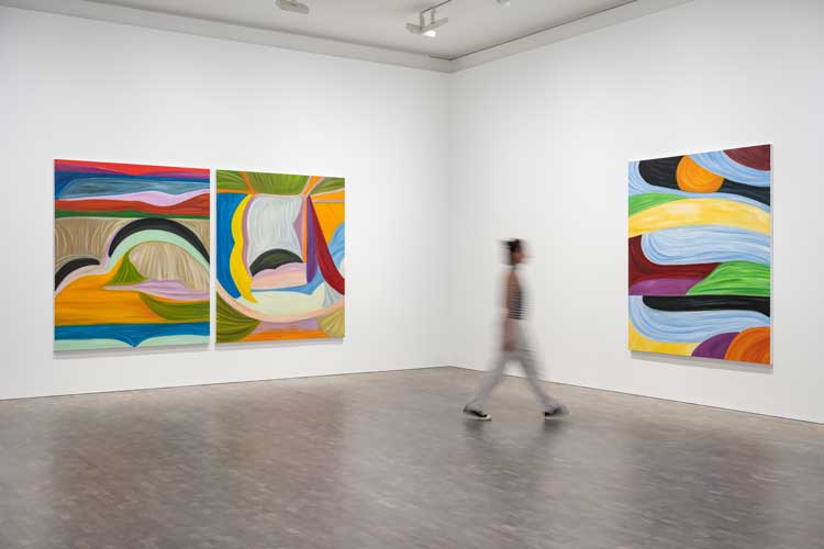 Marina Perez Simão: Onda, installation view, Pace Gallery, London, 7 September – 1 October 2022. © Marina Perez Simão. Photo: Damian Griffiths, courtesy Pace Gallery.