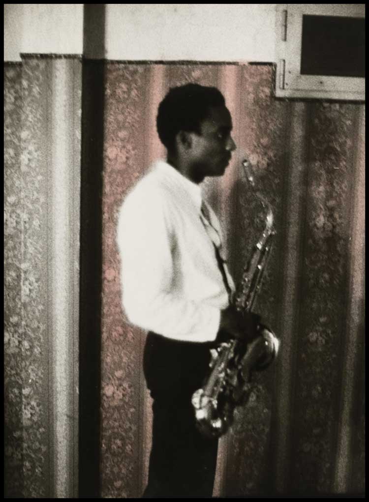 Ming Smith, David Murray in the Wings, Padova, Italy, 1978. Archival pigment print, framed,
101.6 x 76.2 cm (40 x 30 in), edition of 5. Image courtesy the artist and Pippy Houldsworth Gallery, London. © Ming Smith 2022.