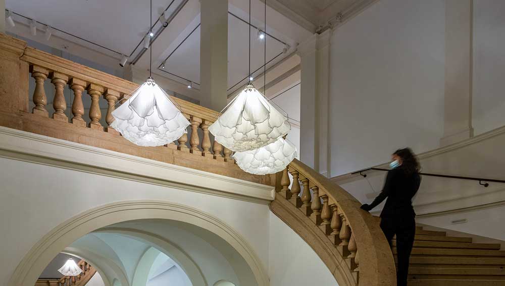 Studio Drift. Shylight, 2006. Choreographed light installation, silk, aluminum, stainless steel, elektronics, motors, software. Photo: Henning Rogge.
