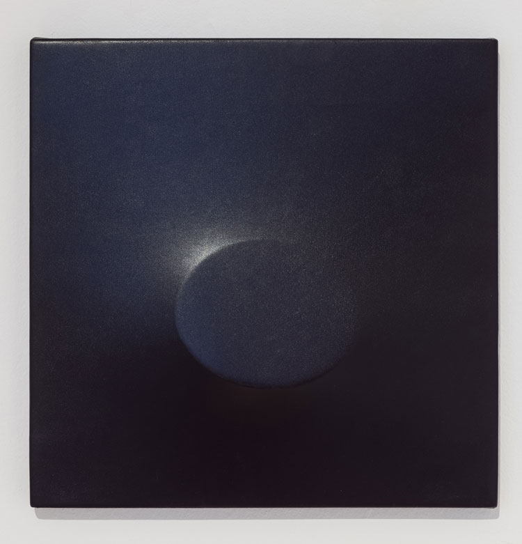 Turi Simeti. Un ovale blu, 2005. Waxed shaped canvas, 15 3/4 x 15 3/4 in (40 x 40 cm). Image courtesy The Mayor Gallery.