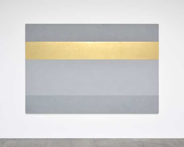 Ettore Spalletti. Grigio e oro, paesaggio, 2018. Colour impasto and gold leaf on board, 78 3/4 x 118 1/8 x 1 5/8 in (200 x 300 x 4 cm). Photograph: Rebecca Fanuele. Courtesy of the artist and Galerie Marian Goodman Paris.