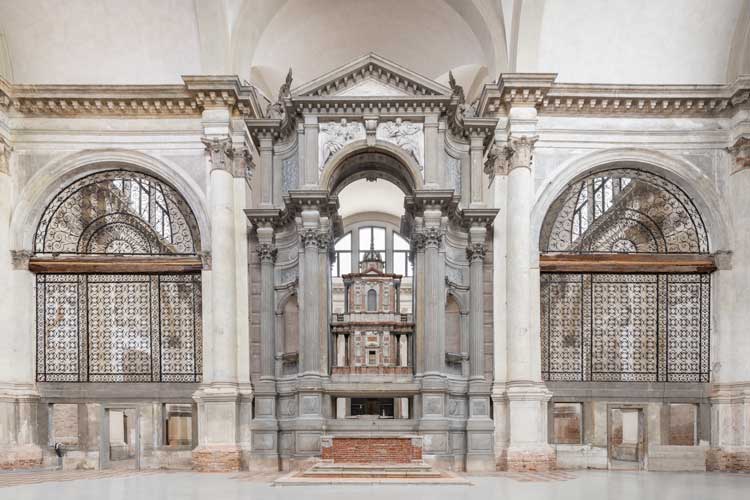 The double sided altar, Chiesa di San Lorenzo, Courtesy of TBA21–Academy. Photo: Marco Cappelletti.