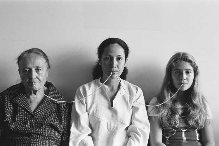 Anna Maria Maiolino, Por um fio (By a Thread), 1976/2017. 44 x 65 cm. Courtesy the artist and Hauser & Wirth. Photo: Regina Vater © Anna Maria Maiolino.