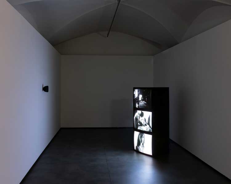 Margaret Salmon, Ninna Nanna, 2006, installation view, Time for Women! Empowering Visions in 20 Years of the Max Mara Art Prize for Women, Firenze, Palazzo Strozzi, Strozzina, 2025. Photo: Ela Bialkowska, OKNO Studio. Courtesy Fondazione Palazzo Strozzi, Firenze.