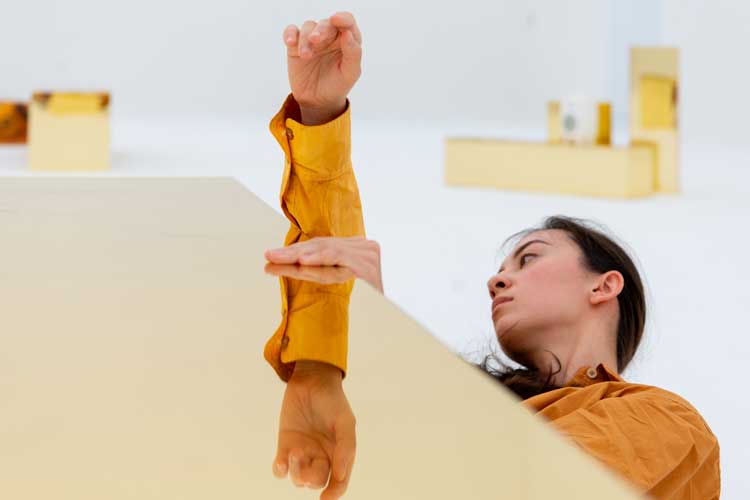 Maria Hassabi: White Out, 2023. Installation view, Tai Kwun Contemporary Hong Kong, 2023. Performer; Solong Zhang.
Photo; Thomas Poravas. Courtesy the artist.