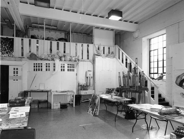West basement studio with later mezzanine by Keppie Henderson. Glasgow School of Art Archives & Collections.