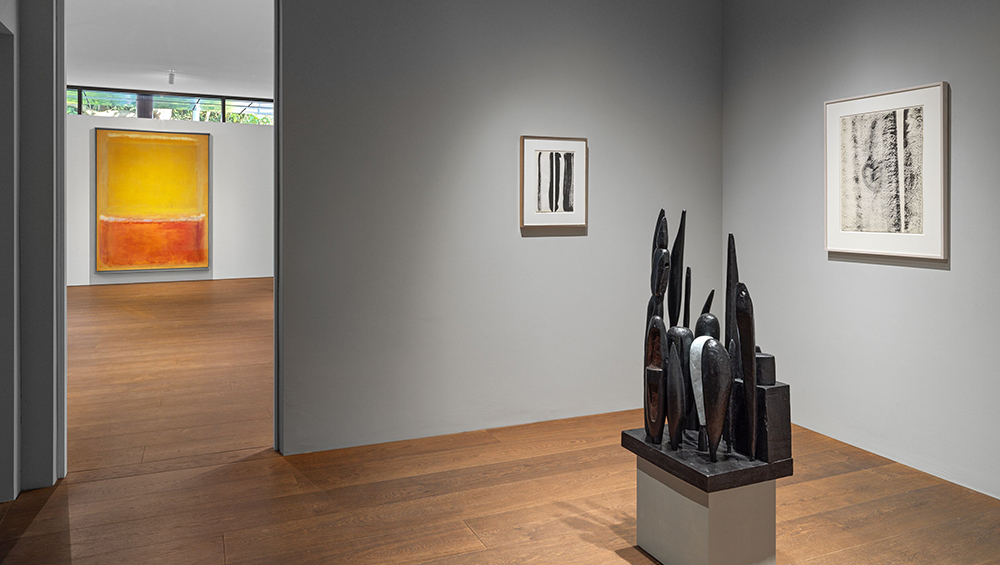 The God that Failed: Louise Bourgeois, Barnett Newman, Mark Rothko,installation view, Hauser & Wirth Zurich, Bahnhofstrasse, 2023. © The Easton Foundation / 2023, ProLitteris, Zurich © The Barnett Newman Foundation, New York / 2023, ProLitteris, Zurich © 1998 Kate Rothko Prizel & Christopher Rothko / 2023, ProLitteris, Zurich. Photo: Stefan Altenburger Photography Zürich.