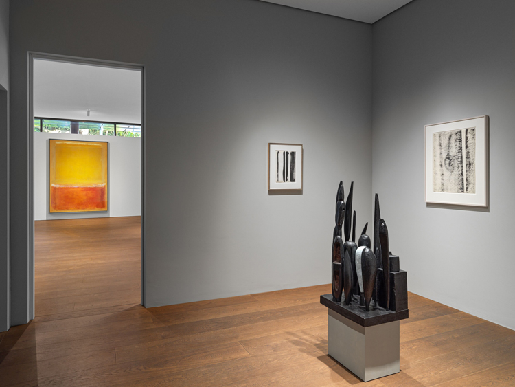 The God that Failed: Louise Bourgeois, Barnett Newman, Mark Rothko,installation view, Hauser & Wirth Zurich, Bahnhofstrasse, 2023. © The Easton Foundation / 2023, ProLitteris, Zurich © The Barnett Newman Foundation, New York / 2023, ProLitteris, Zurich © 1998 Kate Rothko Prizel & Christopher Rothko / 2023, ProLitteris, Zurich. Photo: Stefan Altenburger Photography Zürich.