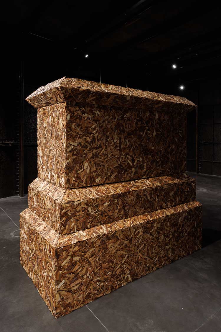 Olu Ogunnaike. I’d rather stand, 2022. Tulip, brown oak, horse chestnut, elm, cherry, black poplar, sycamore, ash, alder, walnut. Photo: Rob Harris.
