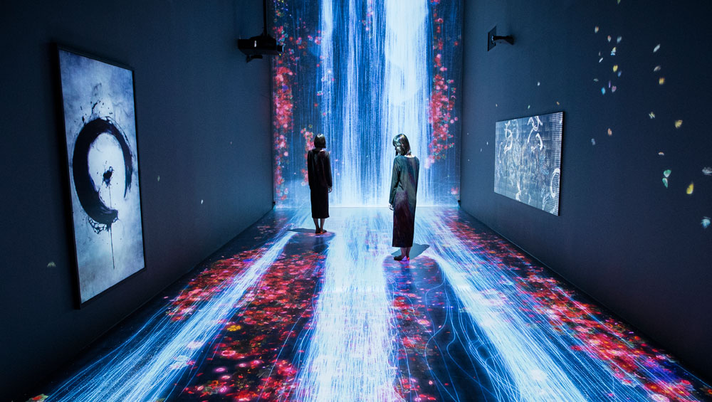 TeamLab. Universe of Water Particles, Transcending Boundaries. Photograph courtesy teamLab © 2016 teamLab, courtesy Pace Gallery.